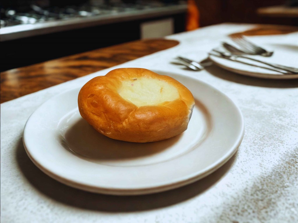 Drożdżówka mała z nadzieniem serowym